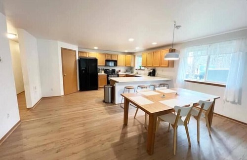 Hoodsport Casa | Olympic Base Camp: Pet friendly & spacious 4 bedroom home w/ hot tub