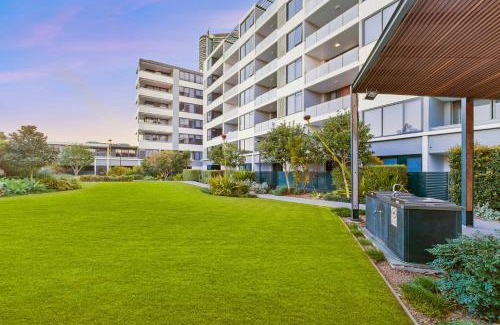 Sydney Olympic Park Apartamento | Olympic Park Oasis 2BR Pool Sauna Parking