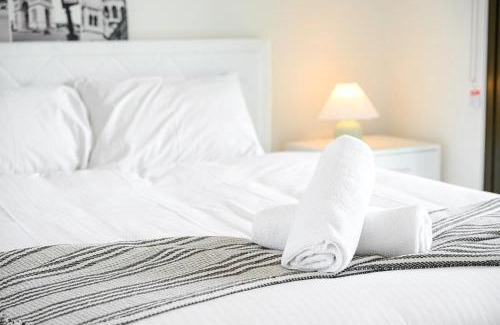 Lidcombe Apartamento | Olympic Park Stylish Apt with Gym Pool great view