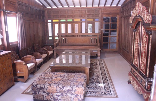 Catur Tunggal Casa | Casa tradicional jamaicana Omah Putih Limasan