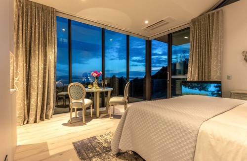 Waiheke Island Villa | Omana Luxury Villa on Waiheke Island Four intimate villas with private beach