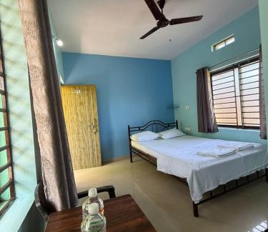 Hireguthi Hotel | Omisha Beach Stay - Just a 2 minute walk to the beach
