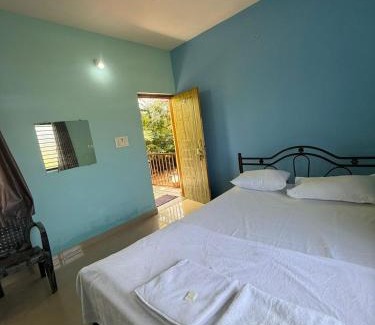 Hireguthi Hotel | Omisha Beach Stay - Just a 2 minute walk to the beach