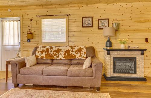 Zanesville Casa | On 40 Acres Charming Cabin in Zanesville!