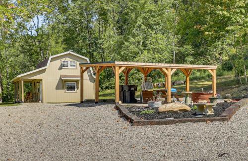 Zanesville Casa | On 40 Acres Charming Cabin in Zanesville!