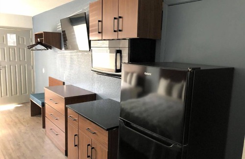 Arena District Hotel | On a budget! 3 Hotel Studios Ideal for Groups with Free Parking near the Alamo