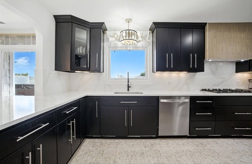 Bayview Casa | On Beach 5BD+7BA: Sauna|HotTub|Billards|FencedDeck