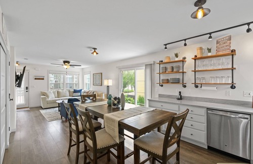 Ottawa Casa | On Cloud Wine | 3 Bed, 2.5 Bath