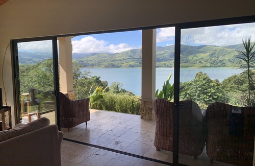 Arenal Casa | En el lago Arenal - Cerca de La Fortuna y el Volcán Arenal - Wifi gratuito