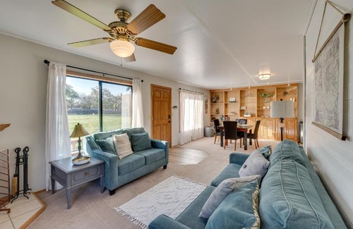 Central Point Casa | On-Site Winery and Tasting Room Oregon Bungalow!
