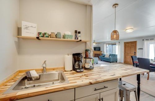 Central Point Casa | On-Site Winery and Tasting Room Oregon Bungalow!