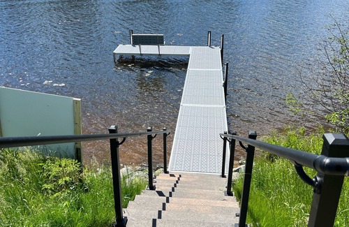 Eagle River Casa | On the Chain, near downtown, close to trails, private dock, dog-approved! 🌊 🌞 🐶