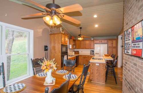Piney Creek Casa | On the New River w/ FIRE PIT + Foosball