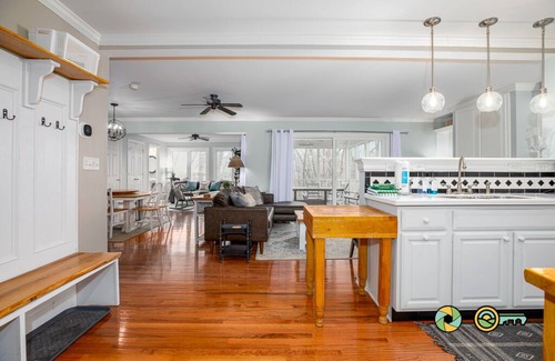 Basye Casa | On The Rocks! Spacious family-friendly 4BR home w/ bonus room