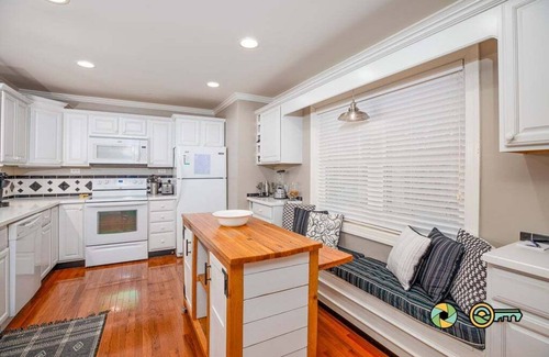 Basye Casa | On The Rocks! Spacious family-friendly 4BR home w/ bonus room