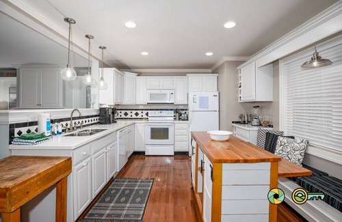 Basye Casa | On The Rocks! Spacious family-friendly 4BR home w/ bonus room
