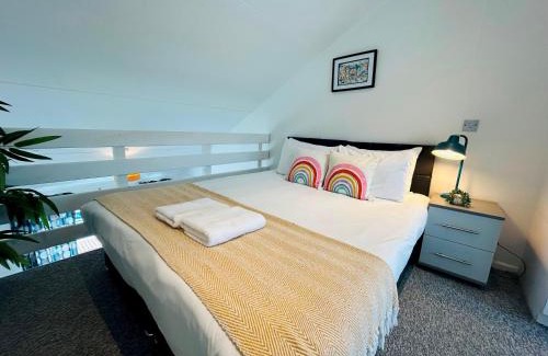 Seafront Apartamento | On the Water 3 with Free Parking By My Getaways
