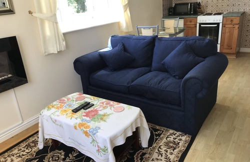 Caernarfon Casa | One bed accommodation with countryside views, near Snowdonia National Park