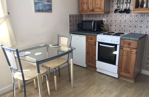Caernarfon Casa | One bed accommodation with countryside views, near Snowdonia National Park