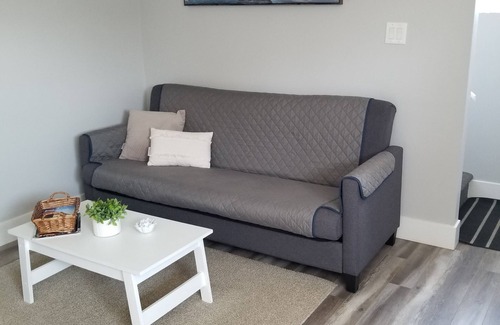 Moncton Apartamento | One bed apt w/ private bathroom (1) free charge (1) car parking.