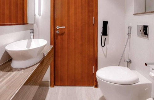 Garhoud Casa | One Bedroom Apartment Near DXB Airport By Luxury Bookings