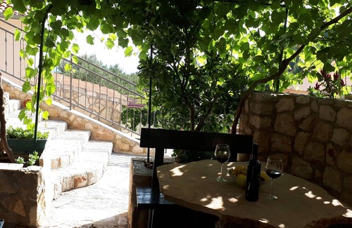 Ivan Dolac Apartamento | Apartamento de una habitación con terraza y vista al mar Ivan Dolac, Hvar (A-8753-f)