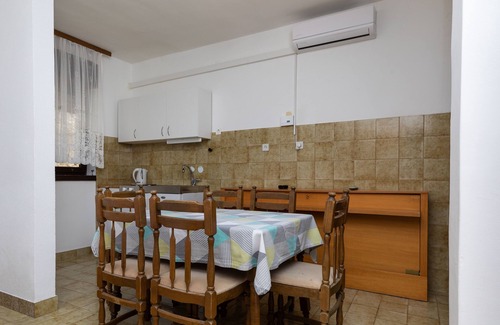 Tice Apartamento | Apartamento de una habitación con terraza y vista al mar Nemira, Omis (A-2828-b)