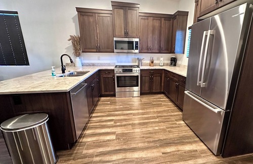 Hurricane Casa | One Bedroom Casita with access to private pool and full size indoor sports court