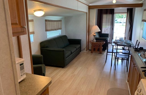 North Fort Myers Cabaña | One Bedroom/One Bathroom Cozy Cottage