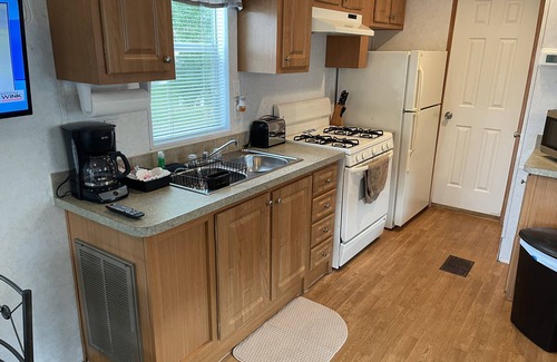 North Fort Myers Cabaña | One Bedroom/One Bathroom Le Petit Chalet