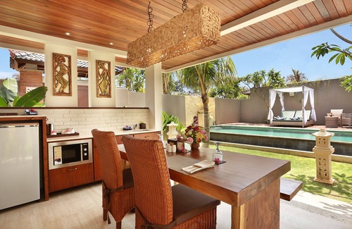 By Pass Ngurah Rai Villa | Suite de un dormitorio Villa con piscina privada a solo 5 minutos en coche de la playa