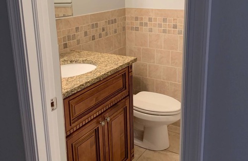 Margate City Condominio | One block from beach perfect family getaway!
