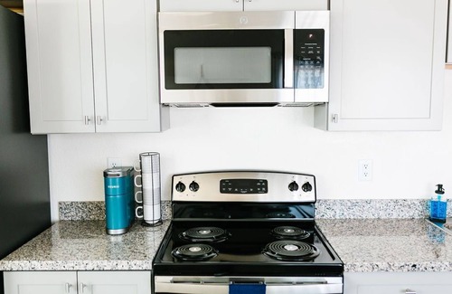 Crescent City Condominio | One Block from Ocean CLOSE to everything! Modern and Clean!!