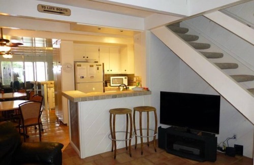 Carpinteria Condominio | A una cuadra de la playa