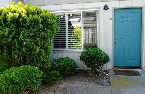 Carpinteria Condominio | A una cuadra de la playa