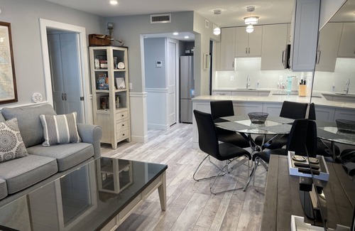 Old Naples Condominio | A una cuadra de la playa, a una cuadra de la cena. La mejor ubicación en Nápoles