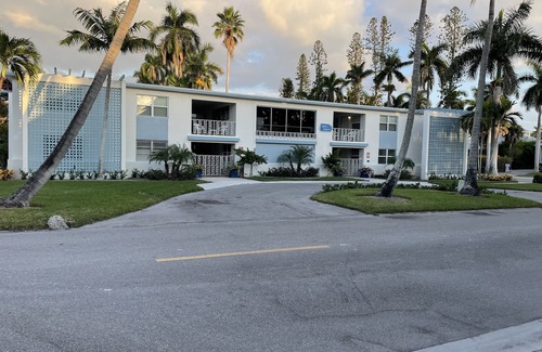 Old Naples Condominio | A una cuadra de la playa, a una cuadra de la cena. La mejor ubicación en Nápoles