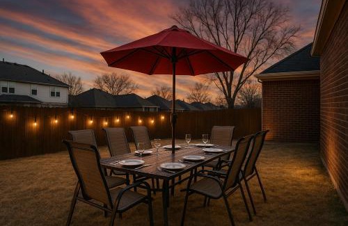 Frisco Casa | One-level, Fenced Yard, Kitchen, Game Room, Pkng
