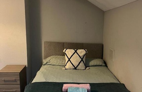 Leeds Casa | One of a Kind 4 Bed Guest House