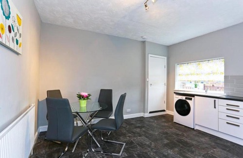 Leeds Casa | One of a Kind 4 Bed Guest House