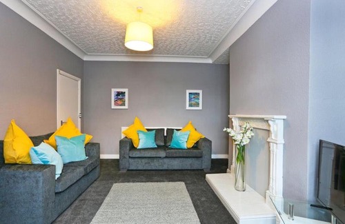 Leeds Casa | One of a Kind 4 Bed Guest House