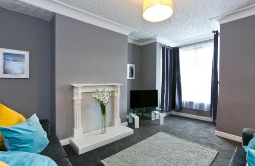 Leeds Casa | One of a Kind 4 Bed Guest House