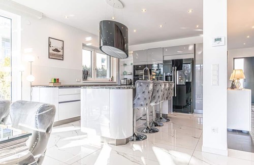 Stammersdorf Villa | One of a kind Luxury Pool Villa w/Sauna - Pets