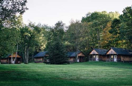 Blodgett Mills Cabina | One room cabin with bathroom