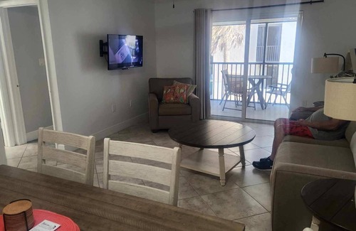 Vanderbilt Beach Condominio | ONE WEEK IN PARADISE Oct. 18 - Oct 25, 2025 STEPS TO THE BEACH
