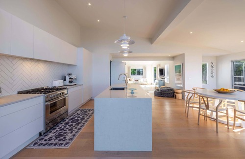 Oneroa Casa | Oneroa Vines and Views - Stay Waiheke