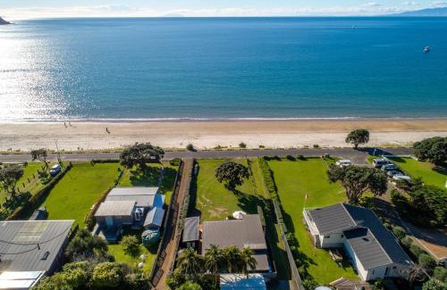Onetangi Casa | Onetangi Beachfront Escape - Coast & Country