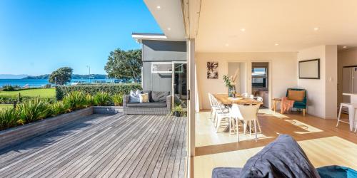 Onetangi Casa | Onetangi Beachfront Escape - Coast & Country