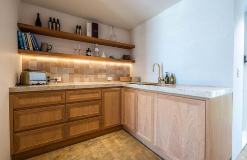 Onetangi Complejo | Onetangi Estate including guest cottage
