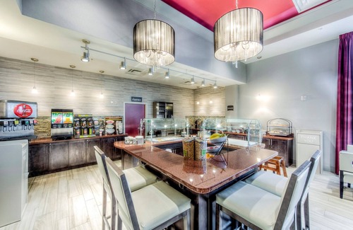 Columbus Apartamento | ¡A solo 1 milla de la Universidad Estatal de Ohio! El | Piscina cubierta climatizada + gimnasio